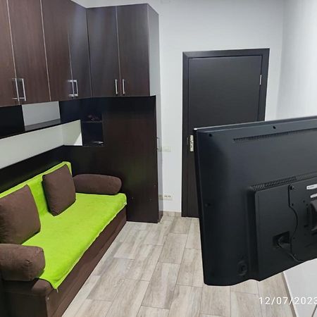 Christie'S 2 Central Apartment Bukares Bagian luar foto