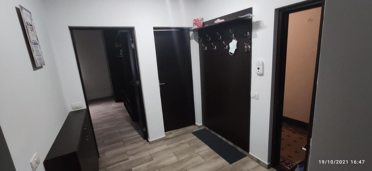 Christie'S 2 Central Apartment Bukares Bagian luar foto