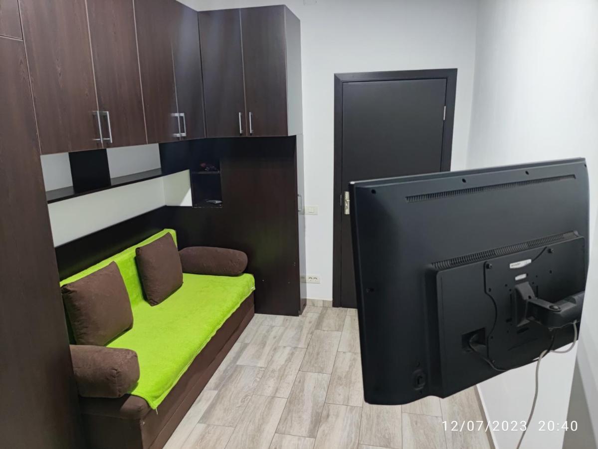 Christie'S 2 Central Apartment Bukares Bagian luar foto
