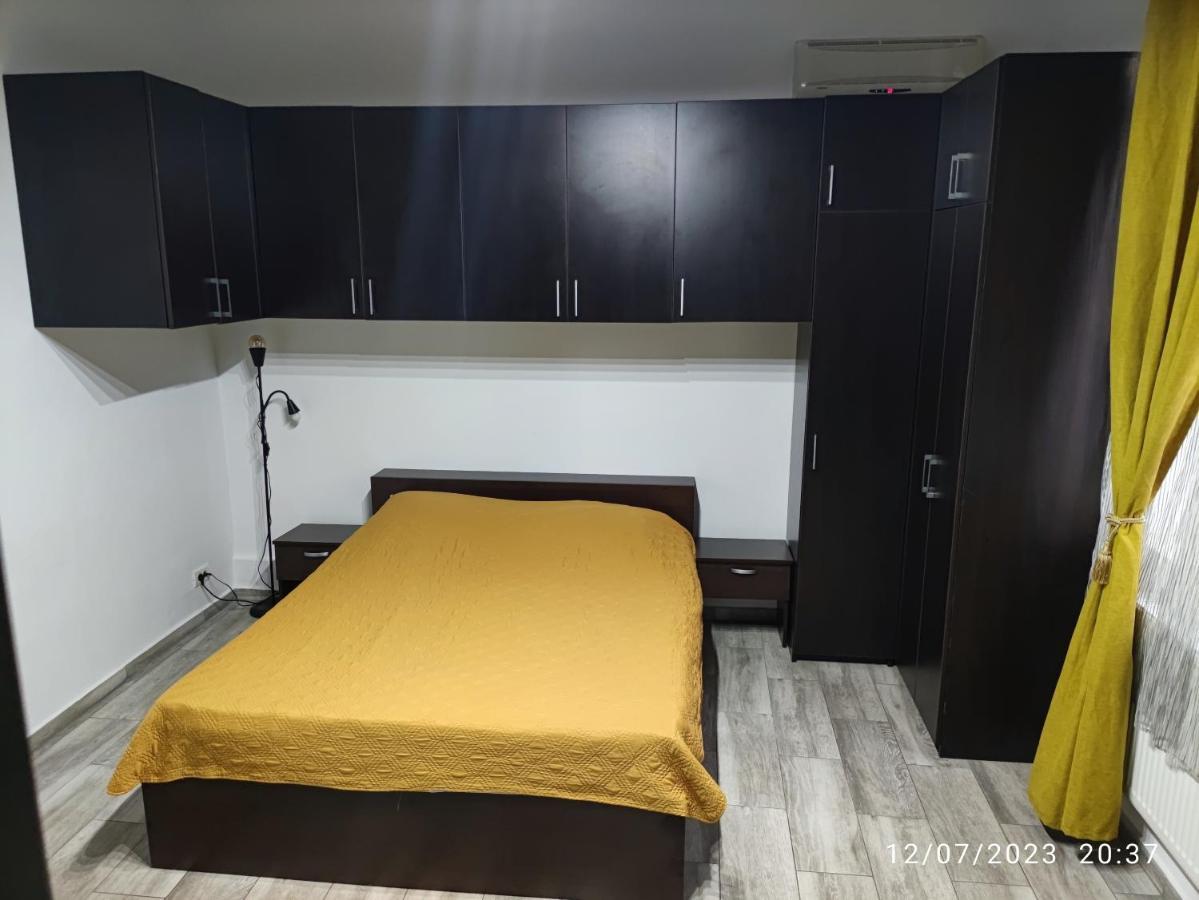 Christie'S 2 Central Apartment Bukares Bagian luar foto