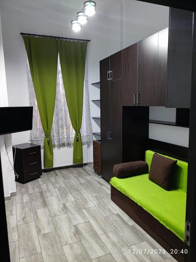 Christie'S 2 Central Apartment Bukares Bagian luar foto