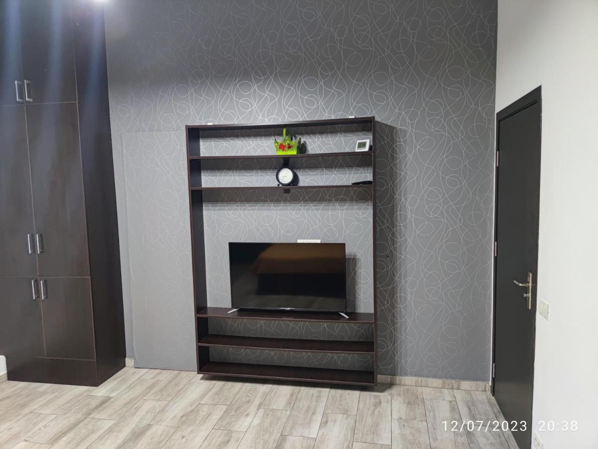 Christie'S 2 Central Apartment Bukares Bagian luar foto